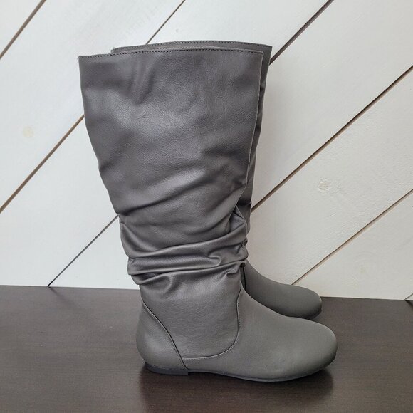 NEW Journee Collection Womens Jaye Gray 7.5M Riding Boots Slip on - Picture 1 of 8
